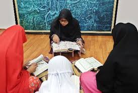 Sang qori membaca ayat suci alquran dengan langgam jawa dalam acara peringatan isra miraj di istana negara. Langgam Tidak Boleh Kurangi Nilai Tajwid Republika Online