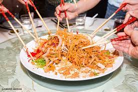 Makan besar tahun baharu cina kaya dengan simbolik. Hanya 15 Ahli Keluarga Dibenarkan Makan Besar Tahun Baharu Cina Air Times News Network