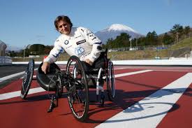 La coborârea unui deal a pierdut controlul bicicletei și a fost lovit de un camion. Alex Zanardi Airlifted To Hospital In Italy After Handbike Crash