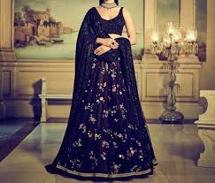Pin By Pallavi Rawat On Modest Wear Cuz Less Is More In 2020 Indian Dresses Sabyasachi Bridal Indian Outfits