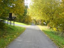 Diesem folgt man weiter über die schönleinstrasse und harfenstrasse. Auffahrt Riedenberg Bild Wurzburger Haus 786 M