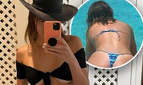 Kendall is currently linked to phoenix suns player devin booker. Kendall Jenner Puts On A Sizzling Underboob Display In Throwbacks From Her Turks And Caicos Vacation Daily Mail Online