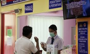 Dikendalikan oleh pembantu hospital yang mana pihak kerajaan membenarkan masa bagi operasi. Penduduk Harap Klinik 1malaysia Terus Beroperasi