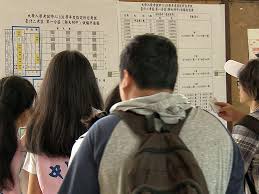 110年國中教育會考於5/15、5/16日結束，因受新冠肺炎影響，今年國中會考期程，將配合順延一周為原則。 會考成績單寄發日期，從原定 6 月 4 日延後至 6 月 11 日，並於 6 月 11 日上午 8 時起開放網路成績查詢。後續相關時程，請參閱下方會考重要日程表。 åœ‹ä¸­æœƒè€ƒç¯„åœç¸®æ¸› ç†±ç·šè¿½è¹¤