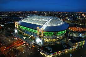 Über das wohl berühmteste fußballstadion der welt sagte der legendäre charakteristisch ist das bewegliche dach und der markante 133 meter hohe bogen. Covered Fussballstadien Felder Mit Sunroofs