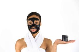 Comment Utiliser Le Charbon Actif Et Profiter De Tous Ses Bienfaits Masque Facial Avocat Produits De Soins De La Peau Masques Faits Maison