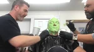 Heute wird william shatner neunzig jahre alt. Star Trek Discovery Update Jason Isaacs Mask Doug Jones Action Mishap And Starfleet Hq Trekmovie Com