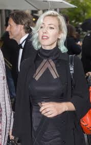 The video for the single soon became the hit of the week on tv stations like ztv. Pin Pa Veronica 3 3 3