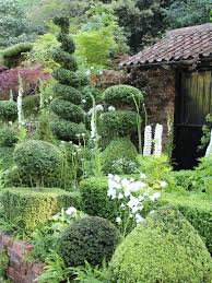 Artisan Garden The Artisan Gardens Like The Topiarist Garden At West Green House Featured At The Chelsea Flower Show A Garden Landscape Design Cottage Garden
