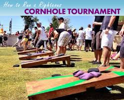 Cornhole Auch Bekannt Als Bean Bag Oder Sackloch Ist Ein Freizeitspiel Bei Dem Mehrere Spieler Abwechselnd Mit Mais Ge Benefiz Veranstaltung Cornhole Spiele