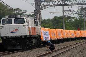Kursi eksekutif semua menghadap laju kereta, lebih empuk. Kini Kereta Api Logistik Layani Angkutan Limbah Ekonomi Bisnis Com