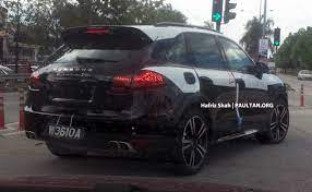 White, rhodium silver metallic, quartz grey metallic, palladium metallic, moonlight blue metallic, mahogany metallic, jet black metallic, carrara white, black and biskaya blue metallic. New Porsche Cayenne Turbo S Spotted In Malaysia Launch Imminent