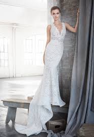 Heavily beaded and embellished with swarovski crystals or subtly trimmed with small hints of sparkle and shine, backless wedding dresses lend a sense of drama and excitement to any wedding celebration. Lazaro 2016 Mermaid Lace Wedding Dress Deer Pearl Flowers