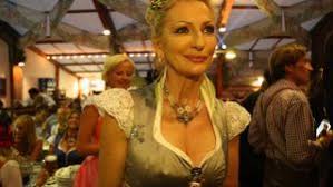 Wackerbauer 9 auch claudia effenberg und tochter lucy ließen es sich im käfer gut gehen wackerbauer 9 tanzeinlage für die fotografen inklusive So Feierte Claudia Effenberg Mit Stefan Auf Dem Oktoberfest