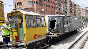 Metrovalencia ha tenido que interrumpir parte de los servicios que ofrece tras un incidente ajeno a la empresa que ha tenido lugar en la estación de xàtiva. La Juez Del Accidente De Metro Con 43 Muertos En Valencia Procesa A La Antigua Cupula De La Empresa