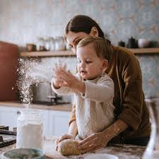 Wer gebackenen salzteig nicht anmalen möchte, kann den teig vor dem ausformen auch einfärben, z.b. Salzteig Rezept Knete Selber Machen