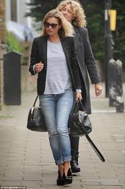 Kate Moss Casual Kate Moss Does Casual Chic Out In London The Front Row View Kate Moss Street Style Kate Moss Outfit Kate Moss Style