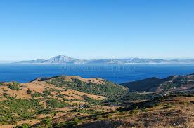 Spanien dækker hovedparten af den iberiske halvø.landet omfatter også de baleariske øer i middelhavet og de kanariske øer i atlanterhavet, de nordafrikanske byer ceuta og melilla, samt adskillige småøer i den vestlige del af middelhavet. Ansichten Der Strasse Von Gibraltar Und Den Berg Jebel Musa In Marokko Von Der Spanischen Seite Provence Cadiz Spanien Stockfoto Bild Von Nave Herkules 84350880