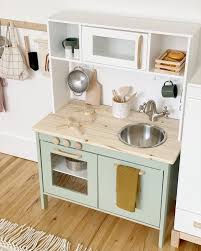 Hier Sind Meine Ikea Regale Die Ich Fur Das Spielzimmer Meiner Tochter Gehackt In 2020 Ikea Play Kitchen Kitchen Decor Hacks Diy Kitchen Renovation