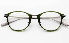 We have spent countless hours researching and comparing various online eyewear companies based on the number of lens options and frame styles available, as well. Top Five Eyewear Style Trends For 2020 David Kind