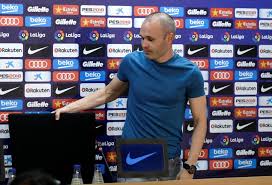 Tras las polémicas palabras que brindó este miércoles luis enrique, llegó una respuesta por parte de robert moreno a través de una conferencia de prensa en las que no aceptó si entrase en una rueda de prensa haría reproches y no lo quiero hacer. Fotos La Despedida De Iniesta Del Fc Barcelona En Imagenes Deportes El Pais