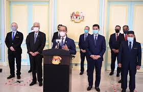 Bilinmeyen bir sebeple 8 yaşında ailesiyle birlikte i̇şbiliye'ye (bugünkü sevilla) geldi. Muhyiddin Still In Charge After Audience With Agong Malaysianow