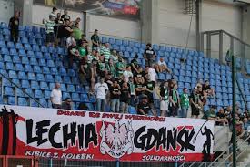 Piast gliwice gliwiczanom europejskie puchary uciekły na ostatniej prostej, ale po odrodzeniu w drugiej części sezonu i tak nie mogą mówić o całkowitym rozczarowaniu. Piast Gliwice Lechia Gdansk Kibice Lechii Byli W Gliwicach Galeria Gdansk Nasze Miasto