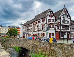 Diese vielseitigkeit garantiert eine hohe lebensqualität, die nicht zuletzt auch durch attraktive einkaufsmöglichkeiten begründet ist. The Half Timbered Houses Bad Munstereifel Germany 2020 House House Styles Mansions