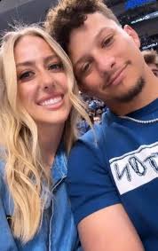 Travis Kelce announces his retirement, heartbroken, following the tragic  passing of his beloved mother, Donna Kelce, in an accident.”