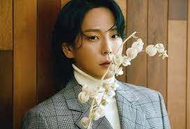 He is a former member of the boy group b.a.p. S6wrqahtkjok7m