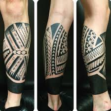 Los tatuajes maoríes para hombres más comunes son los que se hacen en el hombro. 1001 Ideas De Tatuajes Maories Y Su Significado En La Cultura Polinesia Tatuaje Maori Tatuaje Polinesio Tatuaje Maori Hombro
