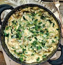 Este foarte buna si reincalzita! TocÄƒniÅ£Äƒ De Inimi Si Pipote Cu SmantanÄƒ Si Usturoi