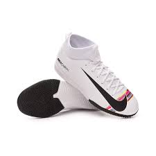 Depuis que vous êtes haut comme trois pommes, votre truc, c'est le sport collectif. Miserable En Permanence Amoureux Chaussure De Futsal Nike Missrubycombi Fr