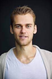 Im Moment: Über Erfolg, die Schönheit des Spiels und was im Leben wirklich  zählt : Flick, Hansi, Sierck, Jonathan: Amazon.de: Books