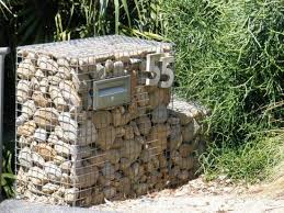 Ideen Fur Gabione Designs Als Praktische Dekorationselemente Im Garten Gabionenwand Eingang Garten Design