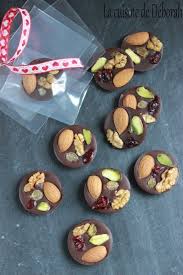 Les Mendiants Au Chocolat Noir Ou Au Chocolat Blanc La Cuisine De Deborah Mendiant Chocolat Gateaux Et Desserts Chocolat Maison