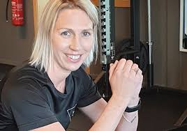 Anne trener eldre: -Jeg ser at mange på min alder ikke har utholdenhet  eller balanse