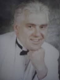 Notres pere Jean Noel Deschamps quand il a gagner le plus belle homme de  Chateauguay au Rustik David Franco Martin Deschamps 😍😍😍😍😍