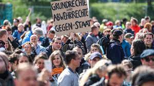 Das telefonbuch kann mit 53 adressen antworten! Demo Gegen Corona Einschrankungen In Stuttgart Swr Aktuell