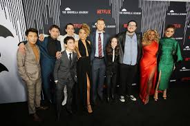 Mary J Blige David Castaneda Cameron Britton Aidan Gallagher Emmy Raver Lampman Justin Min Tom Hopper Robert Sheehan Kate Walsh Elliot Page Mary J Blige And Tom Hopper Photos The Umbrella Street style celebrity style perfect outfit.