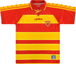 #atalanta #benevento #bologna #cagliari #chievo verona #crotone #fiorentina #genoa #hellas verona #fc internazionale #juventus #lazio #milan #napoli #as roma #sampdoria #sassuolo #spal #torino. 2005 06 Benevento Home Shirt Excellent M Classic Retro Vintage Football Shirts