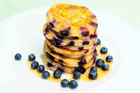 Crepes D Epeautre Au Yogourt Grec Et Aux Bleuets Iga Recettes Dejeuner Brunch Alimentation Crepes Aux Myrtilles Et Yogourt