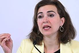 Gendern im Gesetzestext: Heftige Debatte um "weibliches" Gesetz