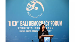 Dian Sastro Sampaikan Pertanyaan Menggelitik Dalam Pidato Di Forum Bali Democracy Tribunnews Com Mobile