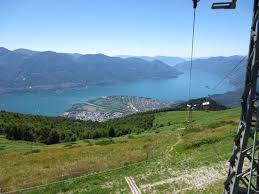 L'unico modo per raggiungere il sasso del ferro e le sue infrastrutture, da laveno mombello si sale dolcemente con un impianto di comode telecabine biposto aperte e chiuse, fino quasi alla sommità del monte sasso del ferro (alt. Mit Der Seilbahn Auf Die Cardada Picture Of Cardada Orselina Tripadvisor