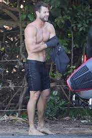 Actor chris hemsworth posted a family vacation photo online chris hemsworth, who'll soon star in the netflix biopic the hulkster, received the endorsement of hulk hogan in regards to his physique. Look At These Pics Of Chris Hemsworth And His Muscles To Ease Your Mind During Self Quarantine