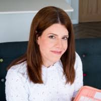 Laura Warnock's Instagram, Twitter & Facebook