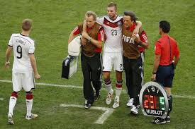 Latest on borussia monchengladbach midfielder christoph kramer including news, stats, videos, highlights and more on espn Germany S Christoph Kramer Playing Fourteen Minutes Of World Cup Final After Suffering Concussion Leads To Fa Action Mirror Online