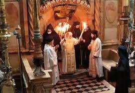 Mii de pelerini, un singur glas de mărturisire: Lumina SfantÄƒ S A Aprins In Biserica Sfantului Mormant Din Ierusalim Video Stiri Din Judetul Hunedoara