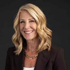 Lori Truax's Instagram, Twitter & Facebook